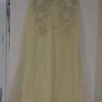 دو عدد لباس مجلسی در حد دو بار استفاده شدن