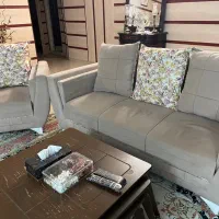 مبل راحتی ۵ نفره با بالشتک های دو رو کاملا سالم.|مبلمان خانگی و میز عسلی|مشهد, شهید فرامرز عباسی|دیوار