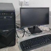 سیستم کاملا کامپیوتر با کیس و کیبورد و موس وبلندگو