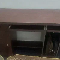 میز کامپیوتر در حد