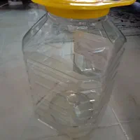 تعدادی دبه ترشی تمییز