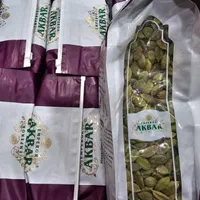 فروشنده ی خانم در عطاری