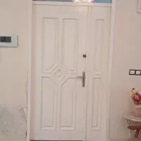 درب چوبی هال پذیرایی، یک لنگه و نیم
