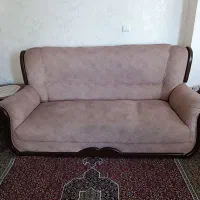 یک عدد مبل راحتی سه نفره
