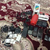 یه سری گوشی و اسبیکر و شارژر