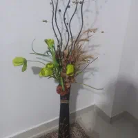 گلدان و گل مصنوعی