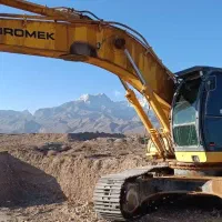 راننده بیل مکانیکی و پایه دو هستم