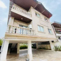 ساختمان دوطبقه رو پیلوت تک واحد نوساز