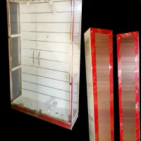 ویترین مغازه قفسه