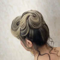 اجاره لاین.میکاپ .شنیون.رنگ ولایت|خدمات آرایشگری و زیبایی|مشهد, کوه سنگی|دیوار