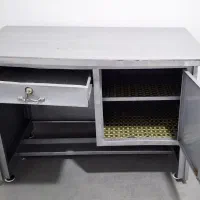 میز آهنی. میز تحریر