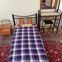 سرویس خواب تک نفره همراه با آئینه و کنار تختی