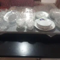 تعداد زیادی ظروف اشپزخونه