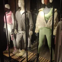 فروشنده خانم|استخدام بازاریابی و فروش|اصفهان, سپاهان‌شهر|دیوار