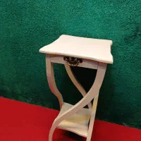 میز کنار سالنی یا تلفن در مدلهای مختلف