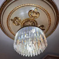 لوستر کریستالی طلایی آنتیک، شیک و درخشان