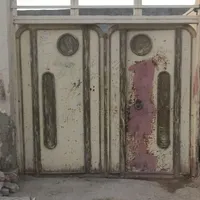 درب حیاط ماشین رو.. پنجره بزرگ درب چوبی خانه|مصالح و تجهیزات ساختمان|زاهدان, |دیوار