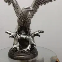 مجسمه و میز پولیستر