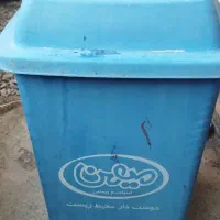 دوتا عدد سطل اشغالی بزرگ|ظروف نگهدارنده، پلاستیکی، یک‌بارمصرف|زابل, |دیوار