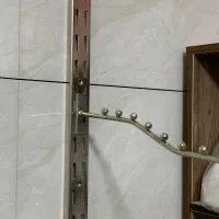 رخت آویز و تیله و رگال و نیم تنه