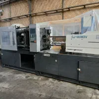 اپراتور دستگاه تزریق پلاستیک