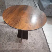 میزخاطره با رومیزی میز کاملا سالم بدون خط وخش