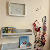 شلف کتابخانه کودک طرح ایکیا طوسی تابلو نقاشی کودک