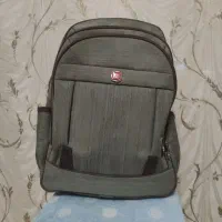 کوله مدرسه و لب تاپ