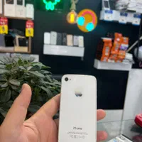 اپل iPhone 4 با حافظهٔ ۳۲ گیگابایت