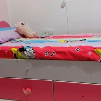 تخت نوزاد نوجوان