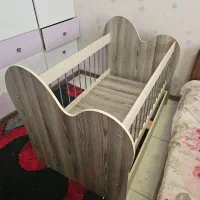تخت کودک گهواره شو|تخت و صندلی بچه|شیراز, تاچارا|دیوار