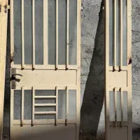 درب حیاط،پنجره،درب چوبی،پلیت