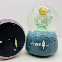 گوی برفی موزیکال کوکی چرخشی مدل فضانورد سایز بزرگ|کلکسیون و سرگرمی|تهران, درختی|دیوار