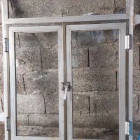 پنجره آلومنیومی با دستگیره وشیشه|مصالح و تجهیزات ساختمان|لولمان, |دیوار