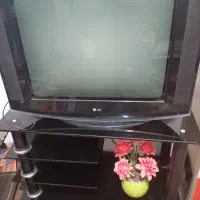 تلویزیون ومیز