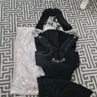 آغوشی مارک بی بی کو