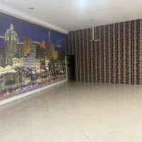 مغازه تجاری و محوطه متصل به آن