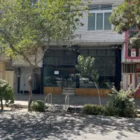 سه طبقه تجاری و مسکونی مناسب بانک و داروخانه
