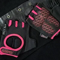 دستکش ورزشی نیمه انگشتی زنانه