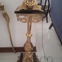 تلفن برنزی پایه دار ایستاده