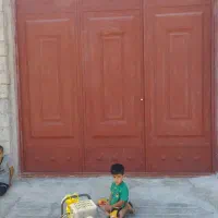 رنگ آمیزی درب پنجره ساختمان