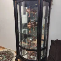 بوفه شیشه منحنی