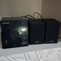 اسپیکر و دوعدد هدفون