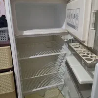 یخچال قدیمی کاملا سالم