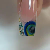 کاشت ناخن فقط ۴۰۰