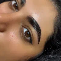 خدمات لیفت و لمینت مژه و ابرو ۵۰ درصد تخفیف