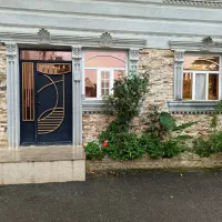 ویلا دو خوابه 120متر دارای حیاط و پارکینگ کولردار