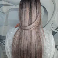 ارائه خدمات تخصصی رنگ و لایت و احیای مو