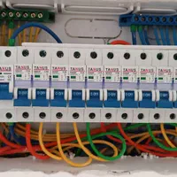 برقکار ساختمان و رفع عیب انواع اتصالی و قطعیِ برق|خدمات پیشه و مهارت|گلبهار, شهر جدید گلبهار|دیوار