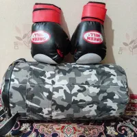 کیسه بوکس و دستکش